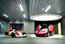 Phong Cánh Thiết Kế Showroom Siêu Xe 